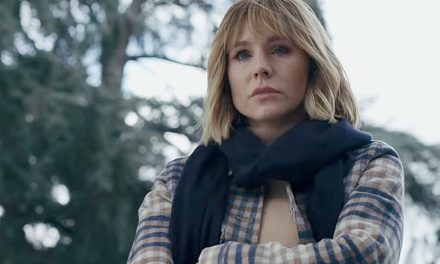 Bientôt une série Netflix où Kristen Bell parodie le film “La femme à la fenêtre”