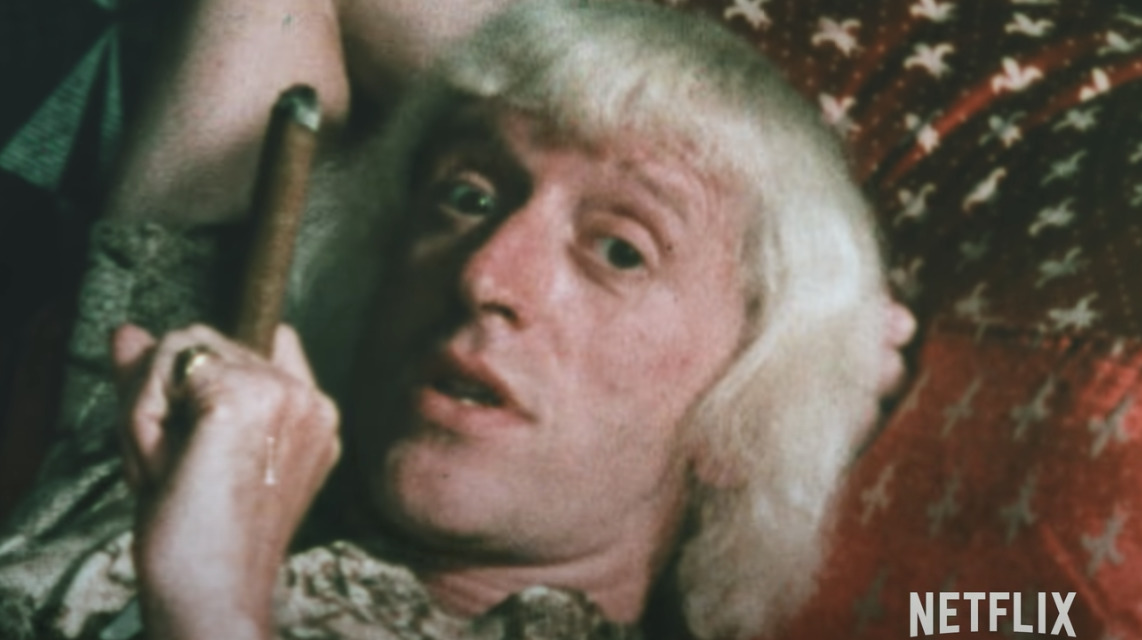 Jimmy Savile : l’un des pires agresseurs sexuels que le Royaume-Uni ait jamais connus fera l’objet d’une série documentaire sur Netflix