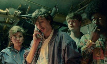 Dirty Lines : que vaut cette série Netflix sur l’invention du téléphone rose ? (Avis des internautes)