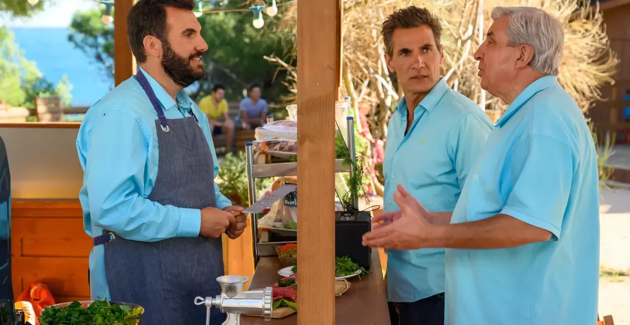Où se trouve le camping Paradis de la célèbre série TF1 portée par Laurent Ournac  ?