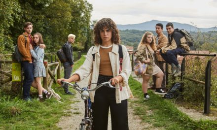 Rien qu’une fille ordinaire : une teen série pleine de magie à découvrir en septembre sur Netflix