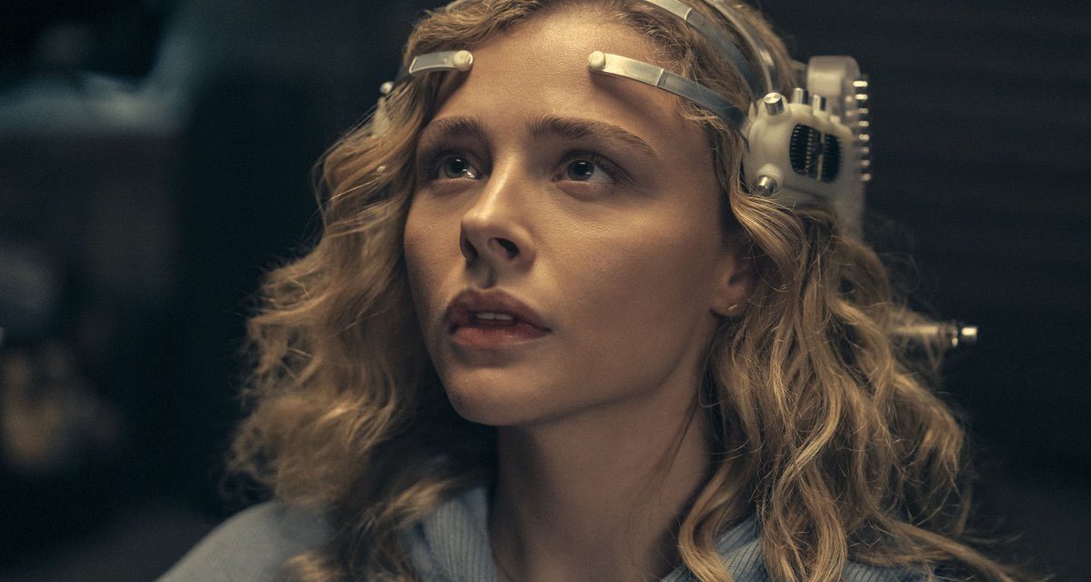 Périphériques : les mondes de Flynne : que vaut la série SF qui cartonne sur Prime Video ? (Avis des internautes)
