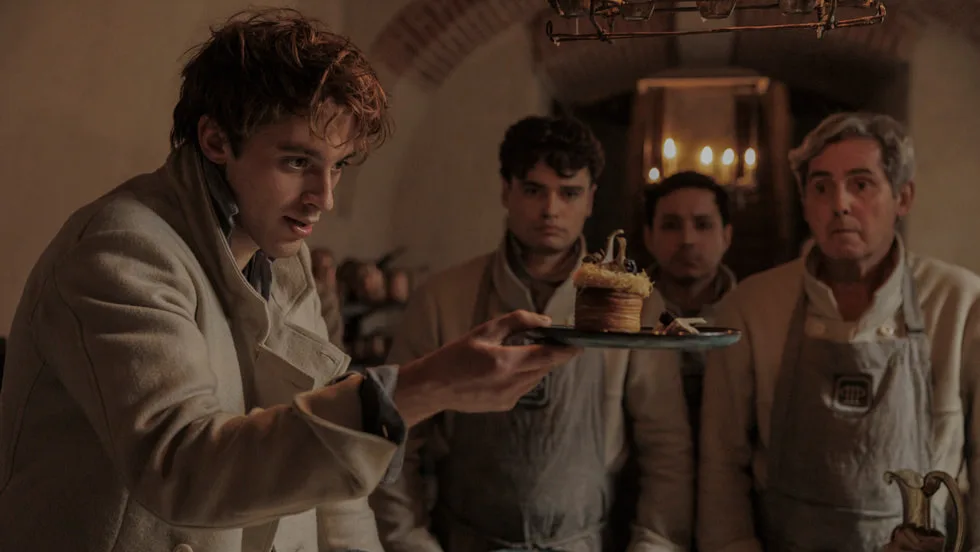 Carême (Apple TV+) : un thriller historique et gastronomique autour du premier chef célèbre de l’Histoire