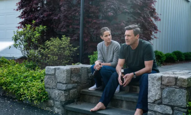 Vrais voisins, faux amis : la nouvelle bombe signée Apple TV+ avec Jon Hamm renouvelée pour une saison 2