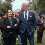 Espion à l’ancienne saison 2 : Ted Danson infiltre l’université, dès le 20 novembre sur Netflix