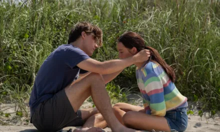 Avec qui Christopher Briney (Conrad), star de L’été où je suis devenue jolie, est-il en couple ?