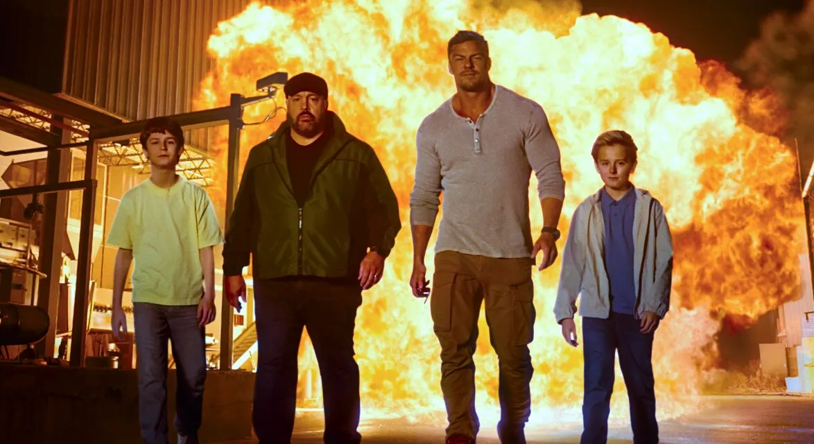 Une journée incontrôlable : Kevin James et Alan Ritchson dans une comédie d’action explosive en novembre sur Prime Video