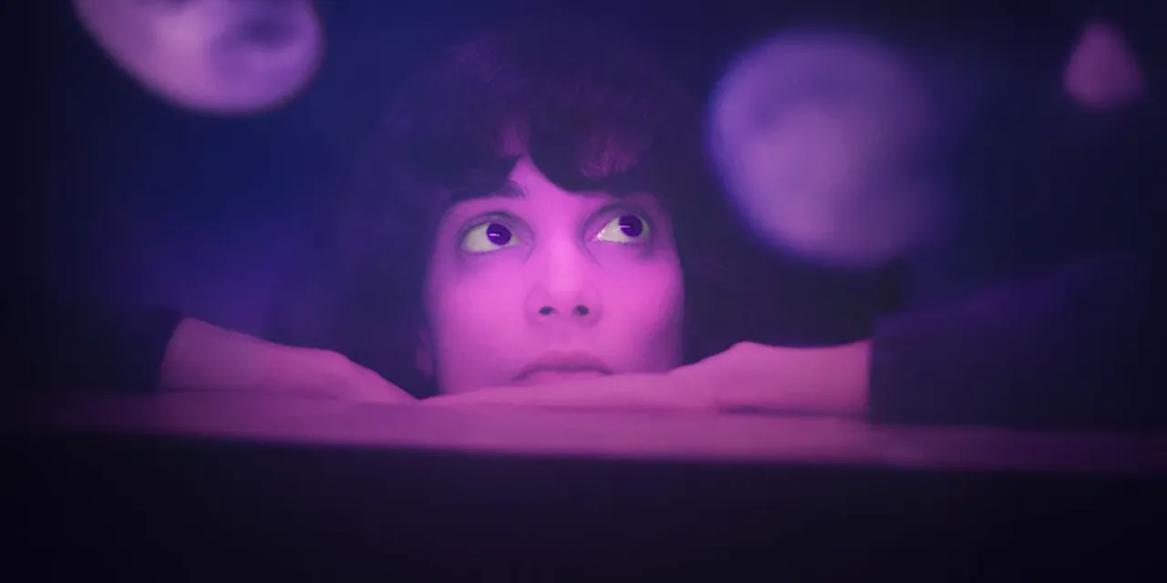 Extra-lucide : quand seront diffusés les prochains épisodes de la série OCS ?