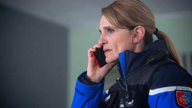 France 2 dévoile La disparue de Compostelle, un polar sur l’intelligence artificielle et la mémoire collective