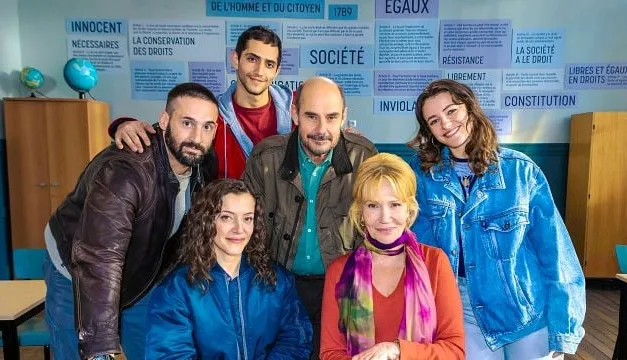 Le Diplôme : TF1 dévoile bientôt une nouvelle comédie autour d’adultes décidés à repasser le bac
