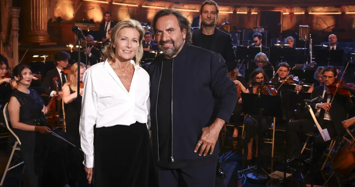 Le grand échiquier spécial Gainsbourg : artistes et orchestre réunis à Versailles pour un numéro inédit