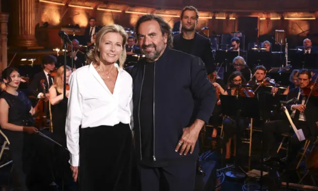 Le grand échiquier spécial Gainsbourg : artistes et orchestre réunis à Versailles pour un numéro inédit