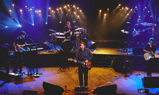 Noé Preszow électrise Renaud dans « Rock around Renaud : 50 ans de chansons énervées » sur France 4