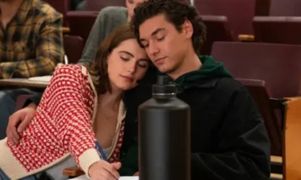 Off Campus saison 2 : pourquoi la série Prime Video ne suit pas l’ordre des livres ?