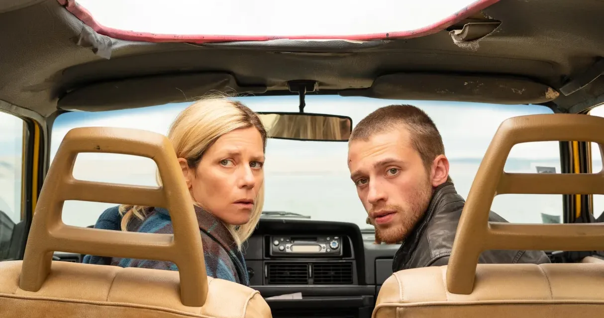 En roue libre sur France 4 : Marina Foïs et Benjamin Voisin dans un road-movie sous tension douce