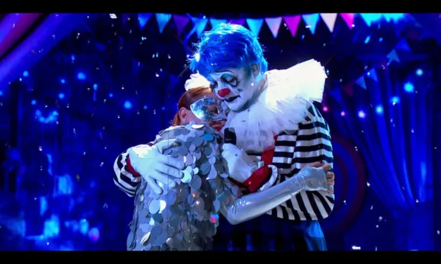 Mask Singer 2026 : un candidat quitte l’aventure aux portes de la demi-finale (le clown démasqué)