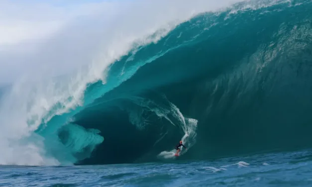 Surf, le feu sacré : France 3 retrace l’épopée mondiale du surf, de la Polynésie aux Jeux olympiques