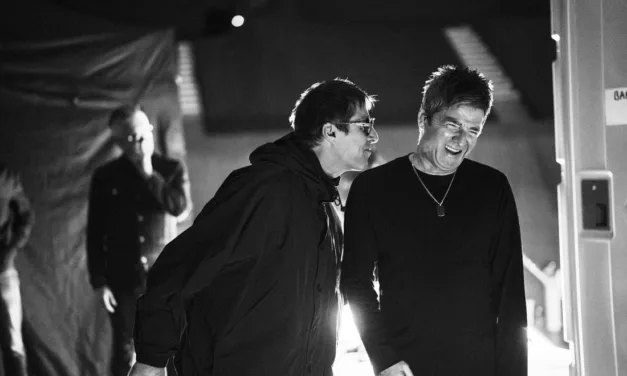 Don’t Look Back in Anger : le documentaire événement sur Oasis débarque au cinéma en septembre avant Disney+