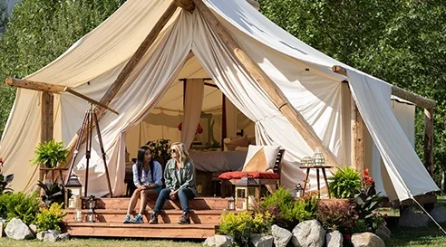 Love & Camping chic sur TF1 : une journaliste citadine découvre le glamping le 13 juillet (téléfilm)