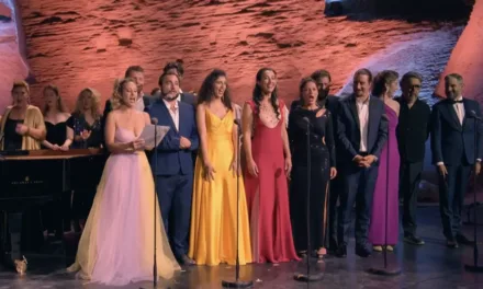 Une nuit d’opéra sous les étoiles de Provence sur France 4 : l’art lyrique réuni à Gordes