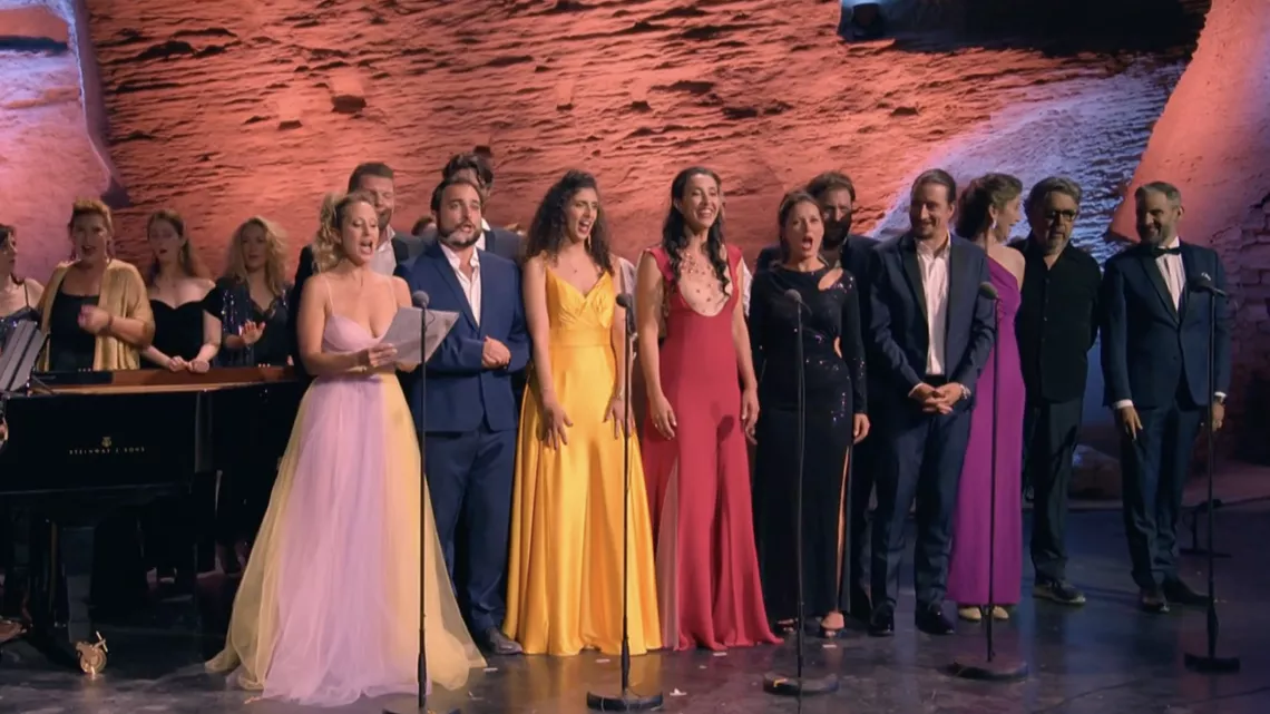 Une nuit d’opéra sous les étoiles de Provence sur France 4 : l’art lyrique réuni à Gordes
