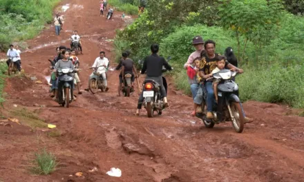 Les Routes de l’impossible sur France 5 : au Cambodge, des sourires à toute épreuve face à la mousson