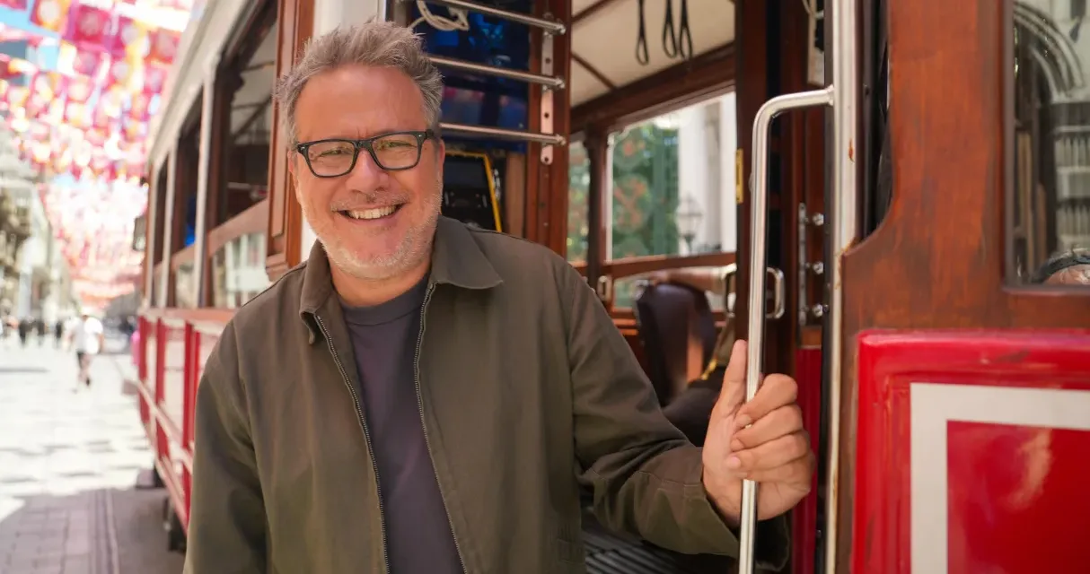 Des trains pas comme les autres sur France 5 : Philippe Gougler à Istanbul, la ville à cheval sur deux continents
