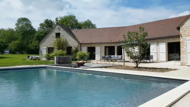 La folie des piscines sur RMC Story : ces Français qui transforment leur jardin en bassin de rêve