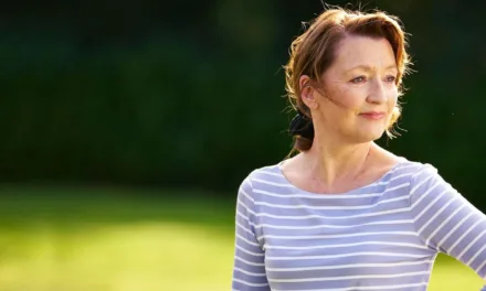 Mum sur Arte : Lesley Manville, veuve à l’aube de la soixantaine, enchaîne quatre épisodes ce jeudi 6 août