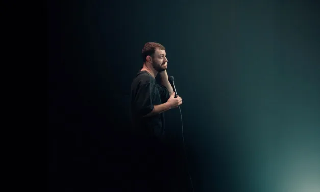 Roman Frayssinet sur Canal+ : avec « Ô delà », l’humoriste prend de la hauteur pour mieux faire rire