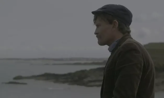 Sylvain Tesson sur France 4 : l’écrivain-voyageur entre ciel et mer au Fort du Petit Bé dans Le Grand BaZH.art