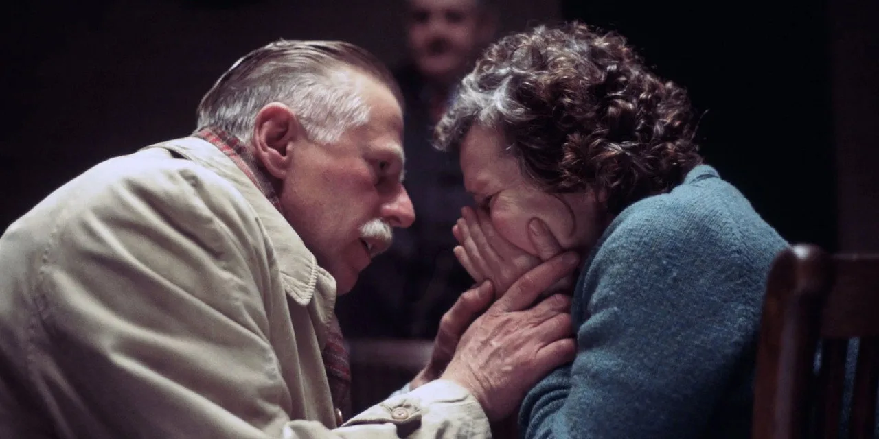 Vera Drake sur Arte : Imelda Staunton bouleverse dans le Londres des années 1950 de Mike Leigh