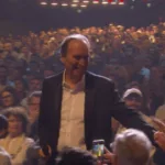 Xavier Niel sur Canal+ : le fondateur de Free raconte, seul en scène, sa trajectoire du Minitel au sommet de la fortune