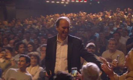Xavier Niel sur Canal+ : le fondateur de Free raconte, seul en scène, sa trajectoire du Minitel au sommet de la fortune