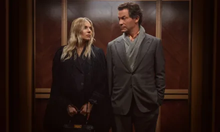 WAR : la nouvelle série judiciaire avec Sienna Miller et Dominic West arrive en octobre sur HBO Max