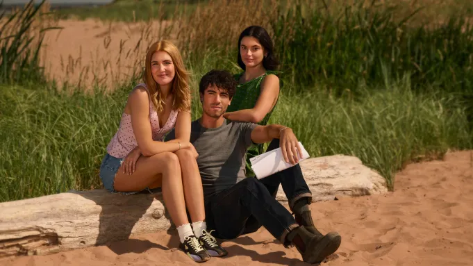 This Summer Will Be Different sur Netflix : le tournage débute avec Sophie Nélisse et six recrues