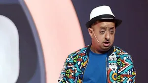 Booder en famille sur CStar : l’humoriste réunit ses amis pour une soirée d’humour conviviale et sans vulgarité