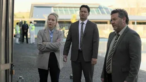 Brokenwood saison 11 sur France 3 : un animateur radio meurt dans l’explosion de son ancien lycée