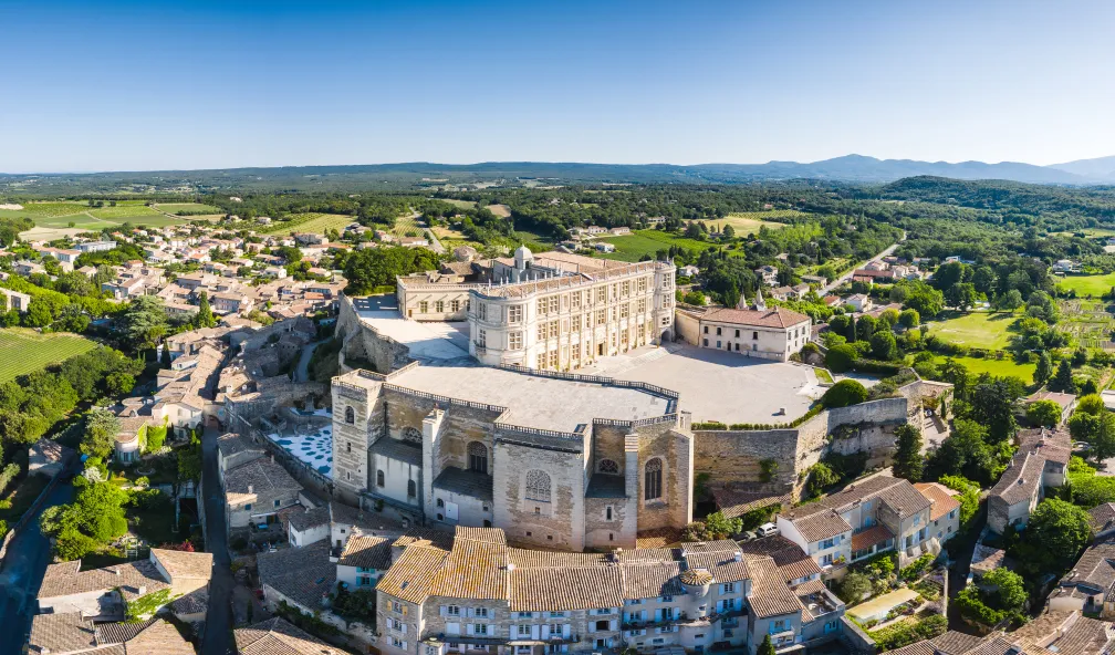Le chateau de Grignan, l'un des 14 finalistes