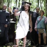 Christ(off) sur TMC : Michaël Youn en guitariste raté embrigadé sous la soutane par Lucien Jean-Baptiste ce vendredi