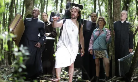 Christ(off) sur TMC : Michaël Youn en guitariste raté embrigadé sous la soutane par Lucien Jean-Baptiste ce vendredi