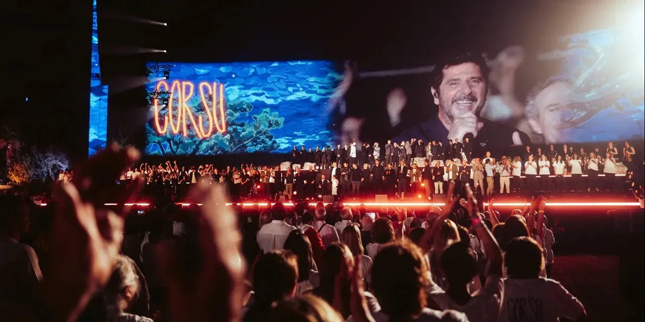Corsu Mezu Mezu sur France 3 : Patrick Fiori fait chanter la Corse à pleines tribunes au Vélodrome