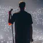 Grand Corps Malade sur CStar : le slameur capte sa tournée « Mesdames » au Zénith de Lille
