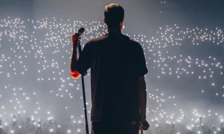 Grand Corps Malade sur CStar : le slameur capte sa tournée « Mesdames » au Zénith de Lille