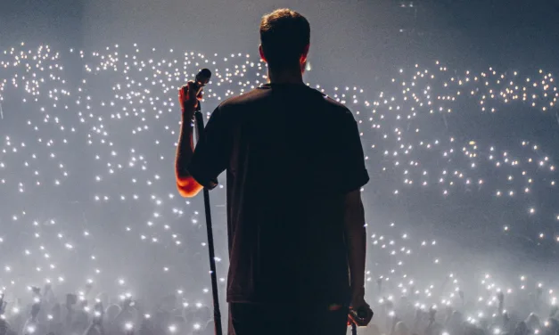 Grand Corps Malade sur CStar : le slameur capte sa tournée « Mesdames » au Zénith de Lille