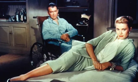 Fenêtre sur cour sur France 5 : le chef-d’œuvre d’Hitchcock où James Stewart espionne ses voisins