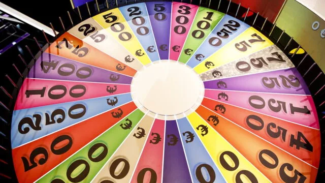 La roue de la fortune sur M6 : Éric Antoine fait tourner le jeu culte en deuxième partie de soirée