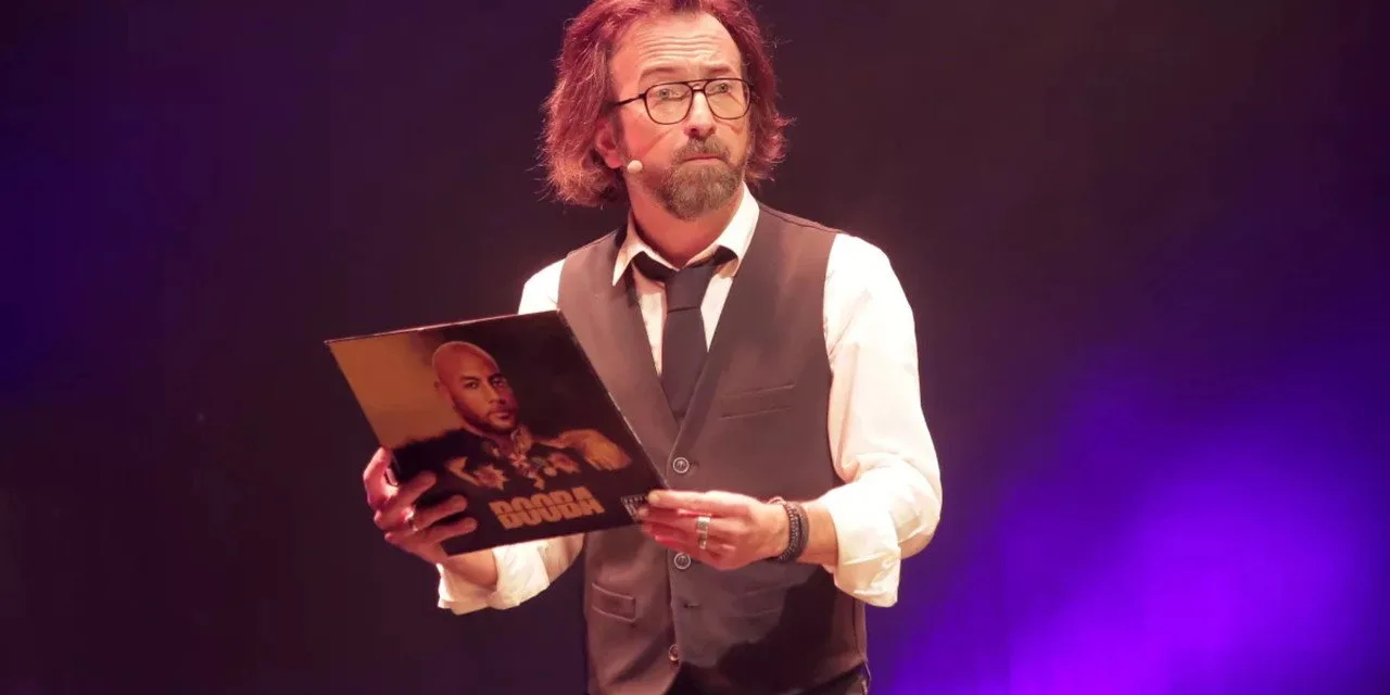 Le son d’Alex sur France 4 : le stand-up musical qui décortique la bande-son de nos vies