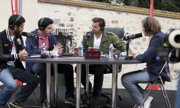 Radiostars sur TFX : la matinale la plus déjantée de la radio part en tournée, ce dimanche soir avec Manu Payet et Clovis Cornillac