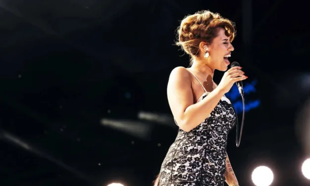 Raye à Montreux sur Arte : la révélation britannique s’entoure d’Alicia Keys et Mark Ronson pour un concert événement